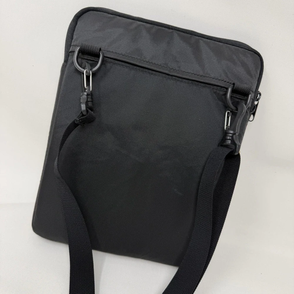 NEW BRENTHAVEN BLACK TABLET HARD CROSSBODY/SHOULDER CASE